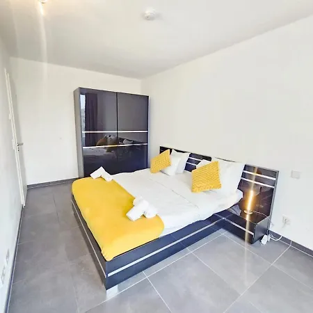 Lägenhet Stylish Penthouse Retreat With Terrace & Parking