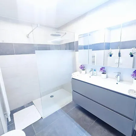 Stylish Penthouse Retreat With Terrace & Parking * Luxemburg