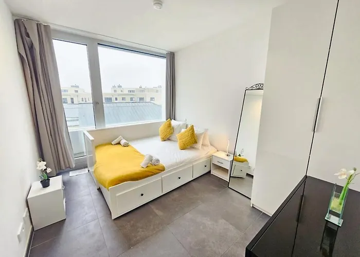 Διαμέρισμα Stylish Penthouse Retreat With Terrace & Parking *