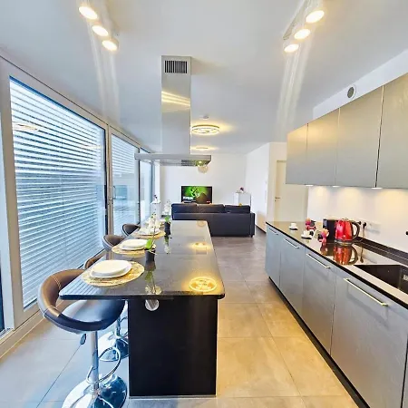 아파트 Stylish Penthouse Retreat With Terrace & Parking *