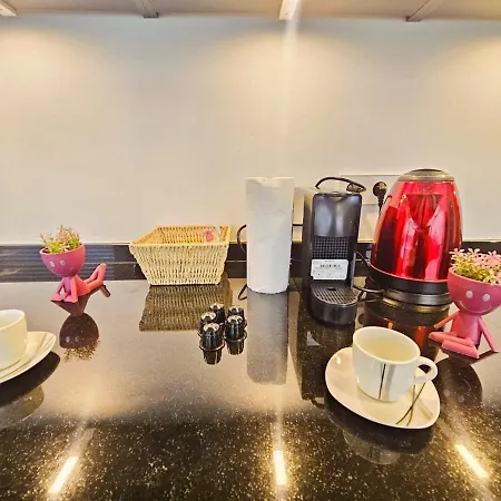 Stylish Penthouse Retreat With Terrace & Parking